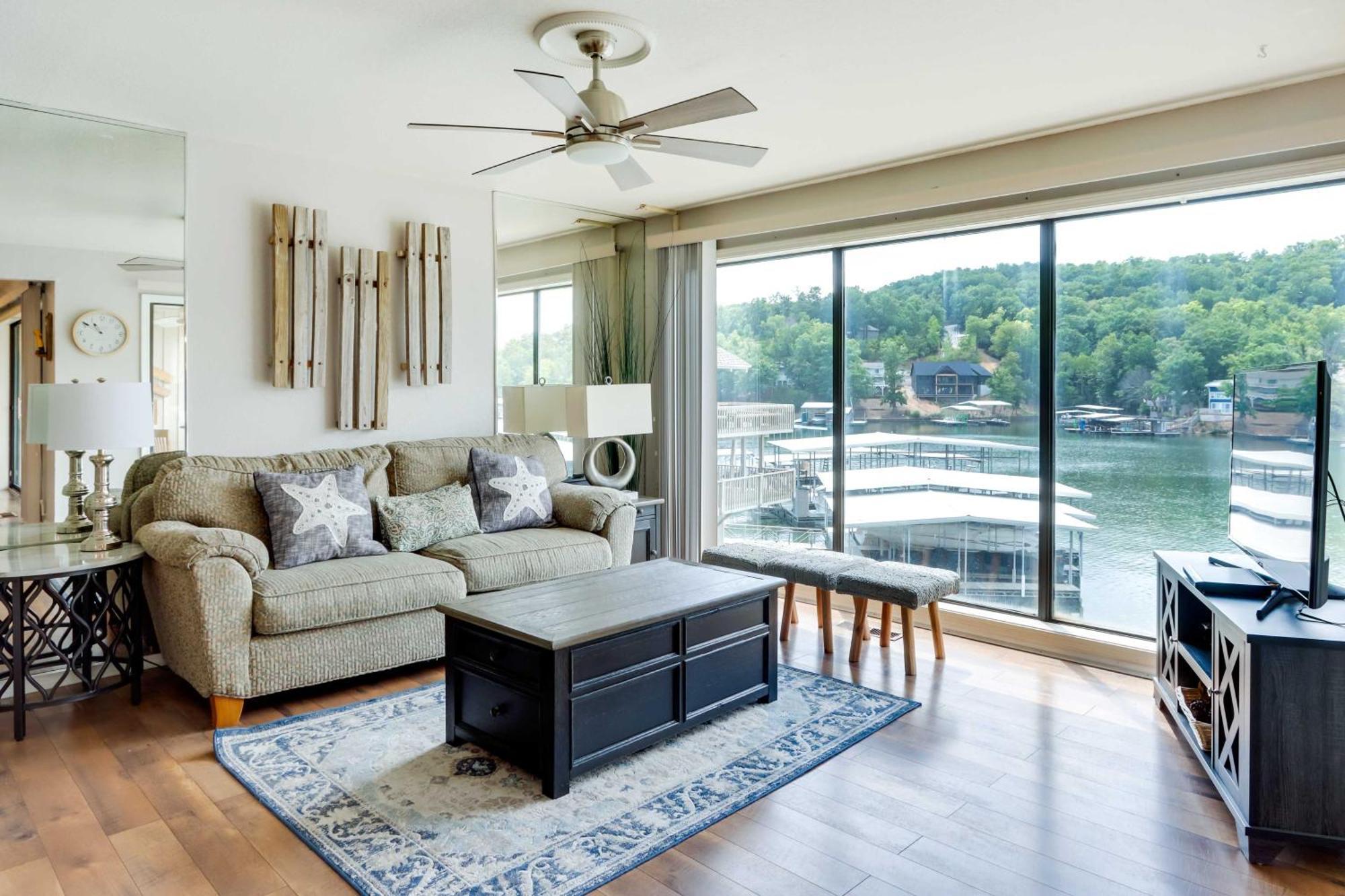 Lakefront Osage Beach Condo With Community Pool Exterior photo